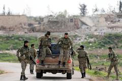 Bojovníci Svobodné syrské armády, která spolupracuje s Tureckem, v Afrínu.