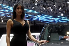 Konec modelek na autosalonech? Na Ženevu dolehlo #MeToo