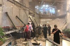 V burze v Jakartě se zřítilo patro.