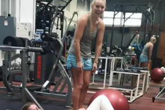 Sportovní Sociál: Lindsey Vonnová opět drilovala svou sestru