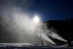 Spor o vodu. Umělé zasněžování horám škodí, skiareály by měly platit jako každý jiný, říká Fuksa