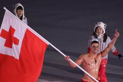 Pita Taufatofua ze souostroví Tonga byl nejotužilejším vlajkonošem