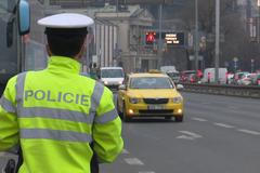 Vy mě chcete pokutovat? Naštvaní taxikáři projížděli Prahou