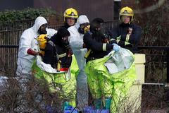 Vyšetřování na místě, kde našli otráveného Sergeje Skripala a jeho dceru.