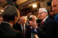 Dáme si spolu panáka? Hilšer přišel podpořit Drahoše