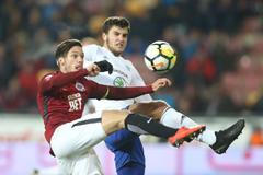 Sparťan Václav Kadlec v utkání s Mladou Boleslaví