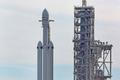 Raketa Falcon Heavy odstartovala. Do vesmíru vypustila automobil Elona Muska