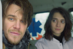 Pryč z rozděleného světa. Vojtěch Dyk hledá útočiště v Bohnicích