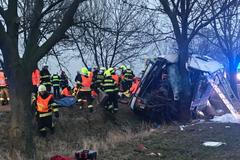 Tragická nehoda v Horoměřicích u Prahy. Několik mrtvých, desítky zraněných