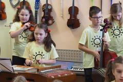 Hudební třída ze Znojma. Chvíli se učí matiku, pak se změní v kapelu