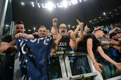 Přivítání fotbalistů Neapole po výhře v Turíně