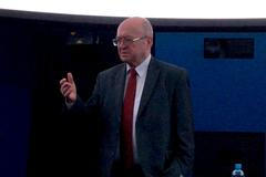 Remek: Jednodušší je letět do vesmíru než něco prosadit v evropském parlamentu