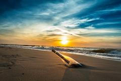 Dopis v láhvi ilustrační foto