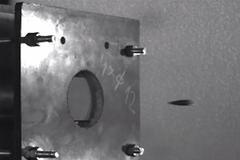 Silnější než ocel. Čeští vědci vyvinuli neprůstřelné destičky do armádních vest