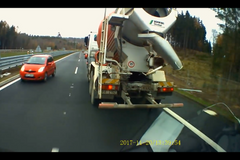 Senior ujížděl po dálnici čtyři kilometry v protisměru