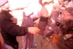 Muž usnul v kontejneru. Ráno těsně unikl lisu v popelářském voze