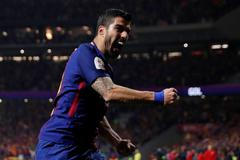 Luis Suárez z Barcelony slaví gól ve finále Španělského poháru proti Seville