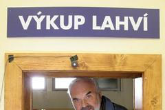 TV ovladač: Vratné lahve přinášejí klasickou českou pohodu, ale strašně nadržují mužům