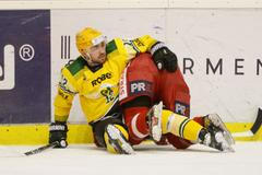 Video: Faul Davida Vítka na Vladimíra Sičáka