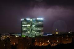 Hrom, blesk, bouřka, vítr, vichr, počasí, Praha