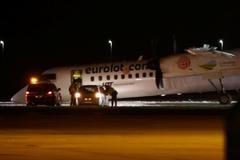 Pilot polského letadla dokázal ve Varšavě nouzově přistát bez předního podvozku