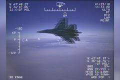 Ruská stíhačka se přiblížila k americkému letounu na pouhý metr a půl a překřížila mu dráhu letu