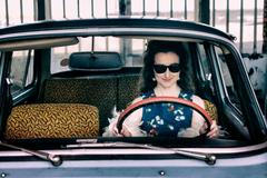 Jan Thompsonová, britská velvyslankyně v Praze, auto, Škoda 1000 MB