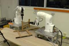 Robot sestavil samostatně dřevěnou židli z Ikea. Zvládl to za dvacet minut