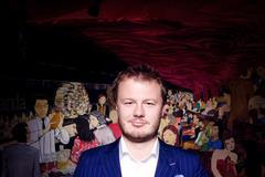 Mladý podnikatel Jan Vlachynský jako principál baru Super Panda Circus, o kterém psaly i New York Times.