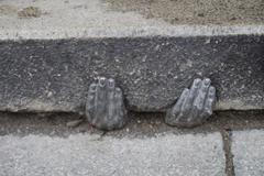 Plzeňská katedrála, plastika rukou