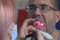 Hlasivky vám lékaři vyšetří českým vynálezem, videokymografickou kamerou