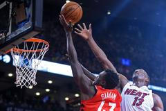 Pascal Siakam (Toronto) a Bam Adebayo (Heat)