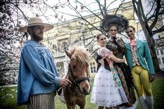 Snímek z propagační akce k uvedení baletu Marná opatrnost v Národním divadlu.