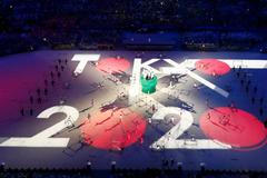 OH 2016 - závěrečný ceremoniál: olympijská vlajka