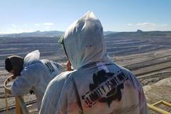 Aktivisté na rypadle - Bílina