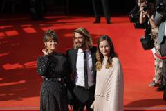 Vary opět žijí filmem. Podívejte se, jak po červeném koberci šli Macháček, Boková či Voříšková