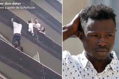 Imigrant bez dokladů zachránil dítě visící z balkonu. Prezident Macron mu udělil státní občanství