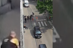 Dramatické video, které ukazuje zastřelení údajně čtyřnásobného vraha z Lutychu