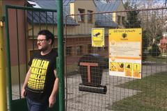 V dětství žil po ubytovnách a na ulici. Dětský domov z něj vychoval soběstačného člověka