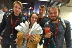 MFF Karlovy Vary - vstupenky, diváci, batůžkáři