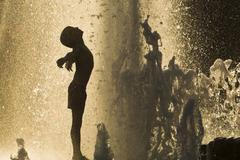 Ilustrační snímek / Léto / Osvěžení / Parno / Horko / Tropická vedra / Voda / Kašna / Fontána / Economia / rok 2011