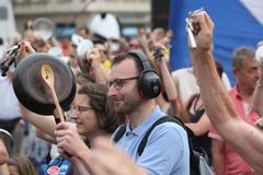 Hlučný protest proti Babišovi