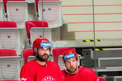 První trénink Ocelářů na ledě před sezonou 2018/19: Marek Viedenský (vlevo) a Roberts Bukarts