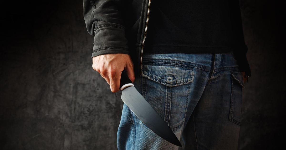 Muž v Edinburghu pobodal dva lidi. Skončili v nemocnici