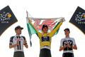Tour de France 2018, závěrečný ceremoniál: zleva Tom Dumoulin, Geraint Thomas a Chris Froome