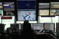 Dispečer na letišti musí odbavit až 500 letů denně. Tak funguje centrální provozní dispečink