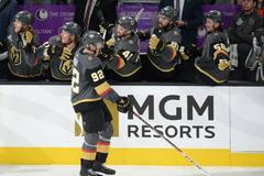 hokej, NHL 2017/2018, Vegas - Washington, Tomáš Nosek (vpravo) a Ryan Reaves