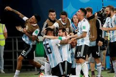 MS ve fotbale 2018: Marcos Rojo slaví gól Argentiny proti Nigérii