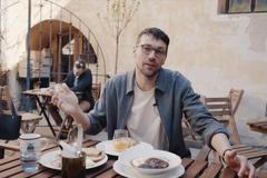 Romantický dvorek a krupicová kaše, co vás pošle do dětství