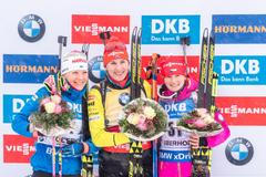 SP 2017-18 Oberhof, sprint Ž: Kaisa Mäkäräinenová, Anastasia Kuzminová, Veronika Vítková